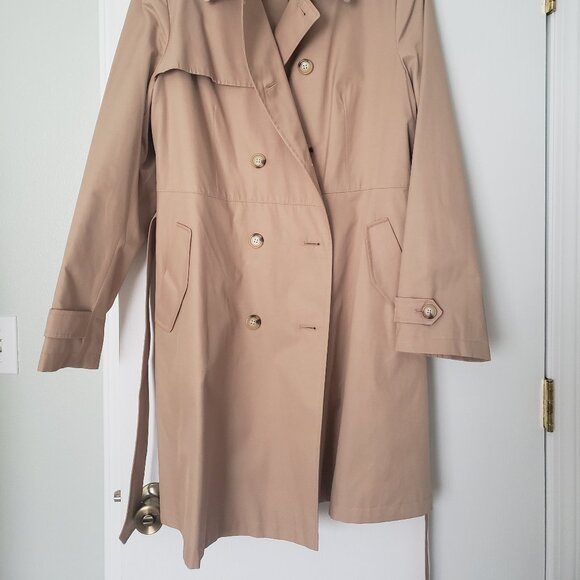 LIKE NEW. Classic double breasted trench coat - Picture 10 of 12